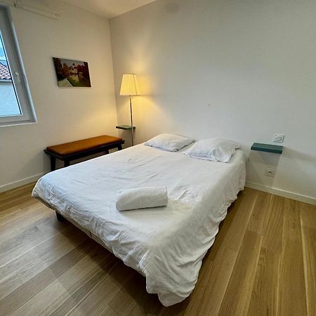 Chambre Privee Climatisee Avec Salle De Bains Partagee-Le Sapin Genay (Rhone) ภายนอก รูปภาพ