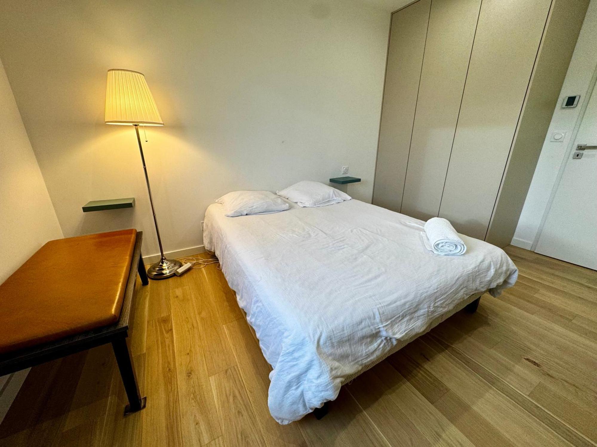 Chambre Privee Climatisee Avec Salle De Bains Partagee-Le Sapin Genay (Rhone) ภายนอก รูปภาพ