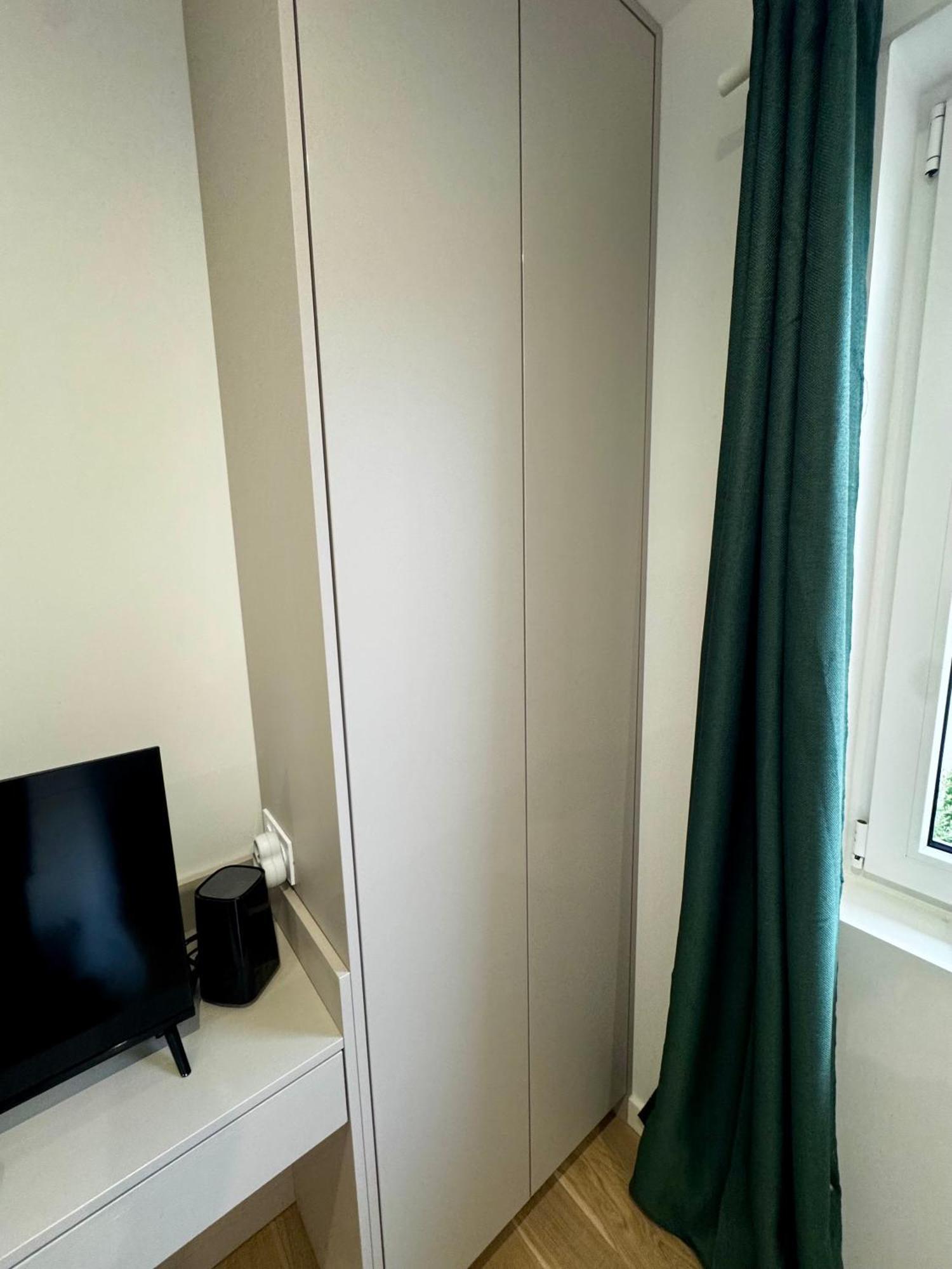 Chambre Privee Climatisee Avec Salle De Bains Partagee-Le Sapin Genay (Rhone) ภายนอก รูปภาพ