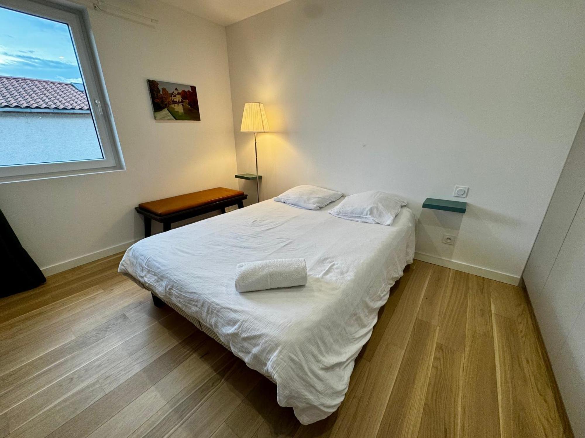 Chambre Privee Climatisee Avec Salle De Bains Partagee-Le Sapin Genay (Rhone) ภายนอก รูปภาพ